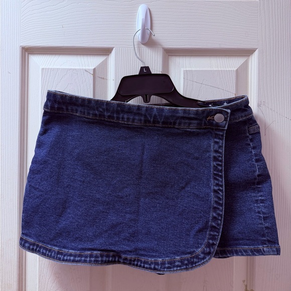 💙 Pull&Bear Denim Mini Skort - Picture 2 of 5